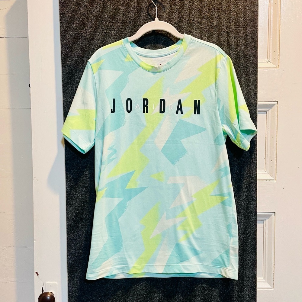 Air Jordan tee shirt size S